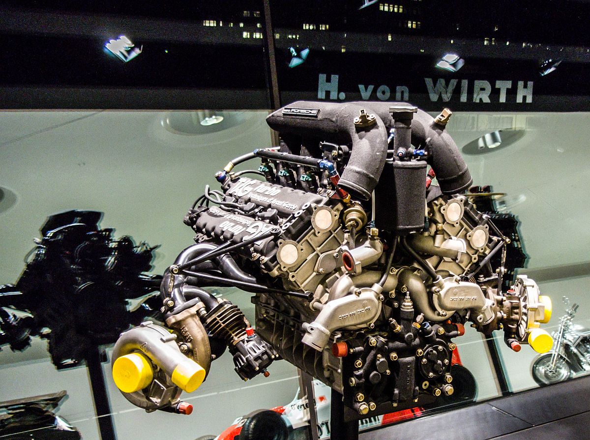 Der TAG Turbomotor. 1500ccm und 800 PS (in Ausnahmeflle 1045 PS wurde auch gemessen), aufgenommen im Porsche Museum Stuttgart-Zuffenhausen am 30.11.2012