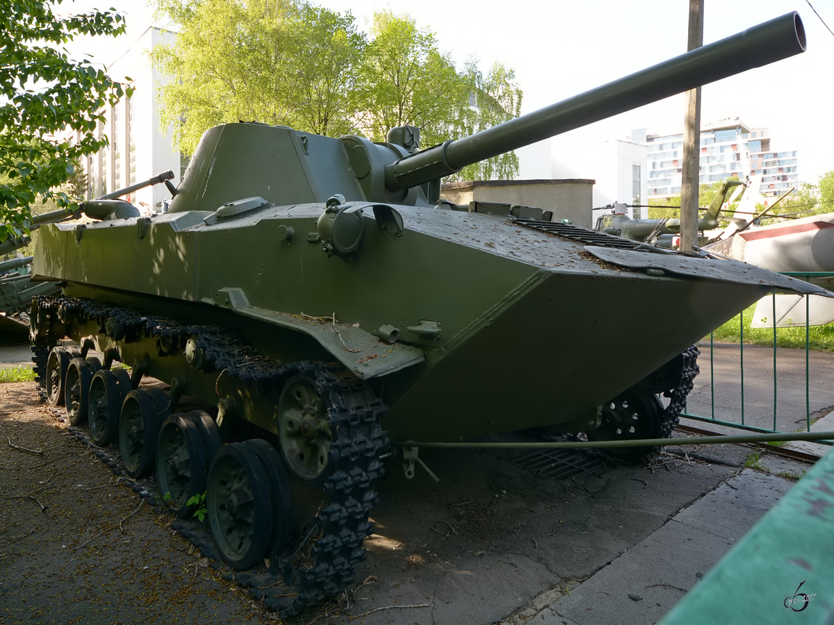 Die lufttransportfähige und amphibische Selbstfahrlafette 2S9 Nona-S im Zentralmuseum der russischen Streitkräfte (Moskau, Mai 2016) 