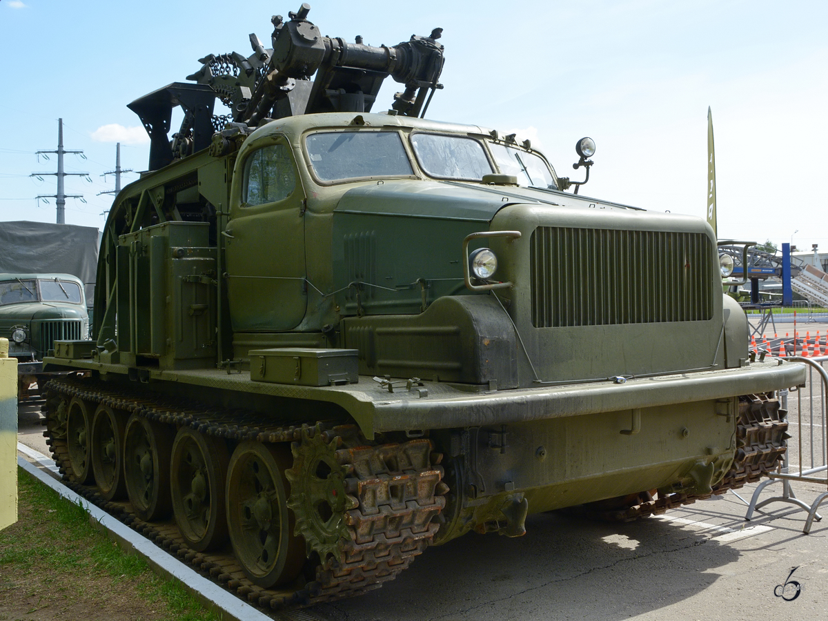 Die Pioniermaschine MDK, auch MDK-2M Erdfräse ist ein geländegängiges, ungepanzertes, nicht schwimmfähiges Gleiskettenfahrzeug. (Technikmuseum Vadim Zadorozhny Moskau, Mai 2016)