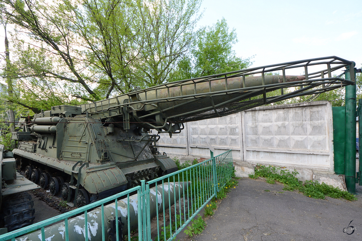 Die Startrampe 8U218 mit der Rakete 9K62 (SS-1B Scud-A) im Zentralmuseum der russischen Streitkräfte (Moskau, Mai 2016)