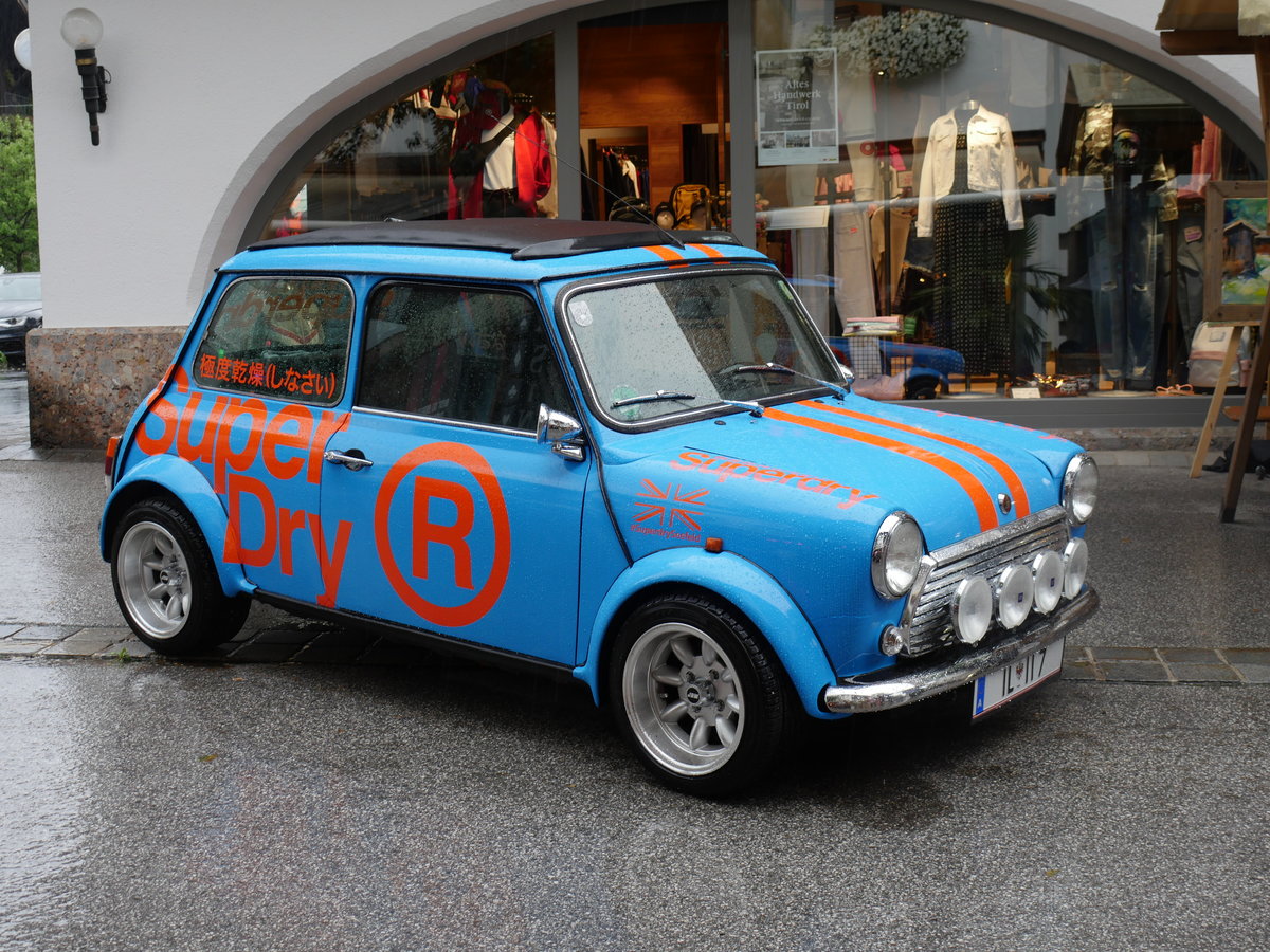 Diesen Austin-Mini mit Werbung für SuperDry sah ich in Seefeld in Tirol; 08.09.2019
