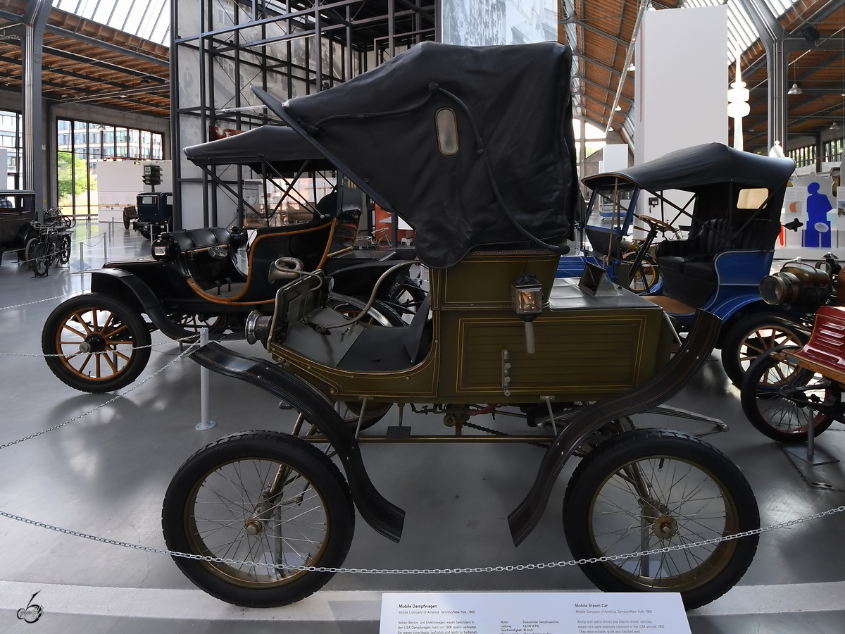 Dieser Dampfwagen der Mobile Company of America wurde 1900 gebaut. (Verkehrszentrum des Deutschen Museums München, August 2020)