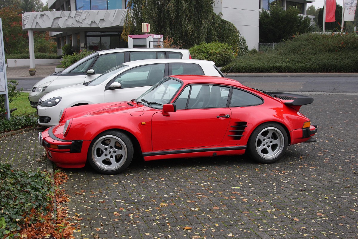 Dieser Porsche parkte am 11.10.2013 in Hhr Grenzhausen.