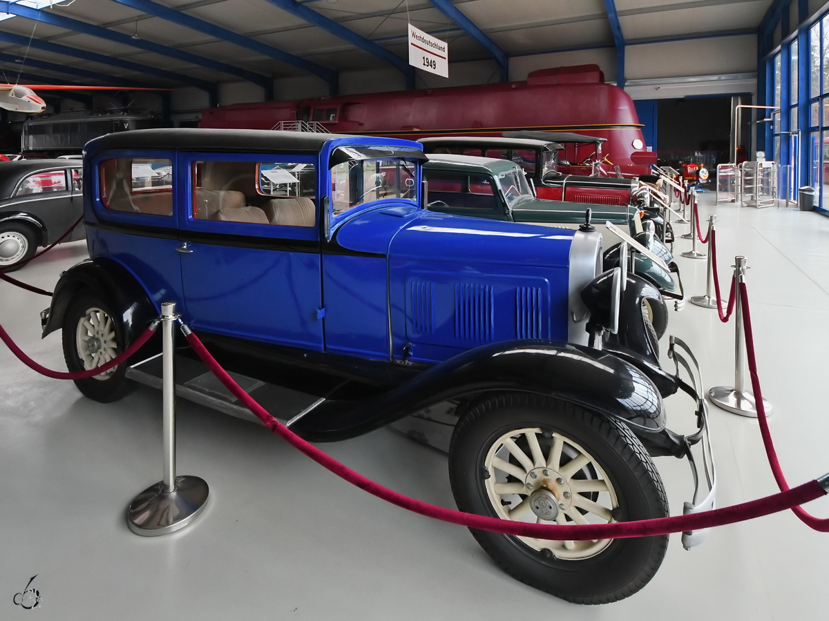 Dieser Willys Whippet Coach wurde 1930 gebaut und war im November 2022 im Oldtimermuseum Prora ausgestellt.