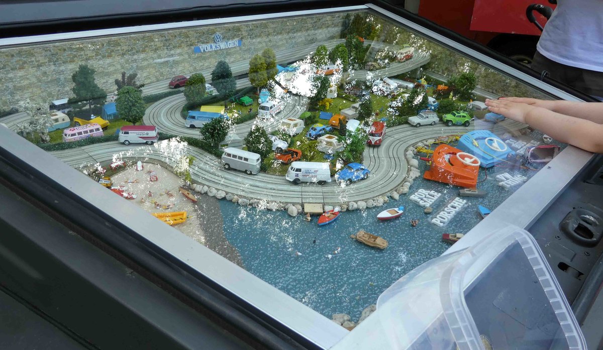 =Diorama im VW 181, gesehen auf dem Ausstellungsgelände in Bad Camberg anl. LOTTERMANN-Bullitreffen im Juni 2019