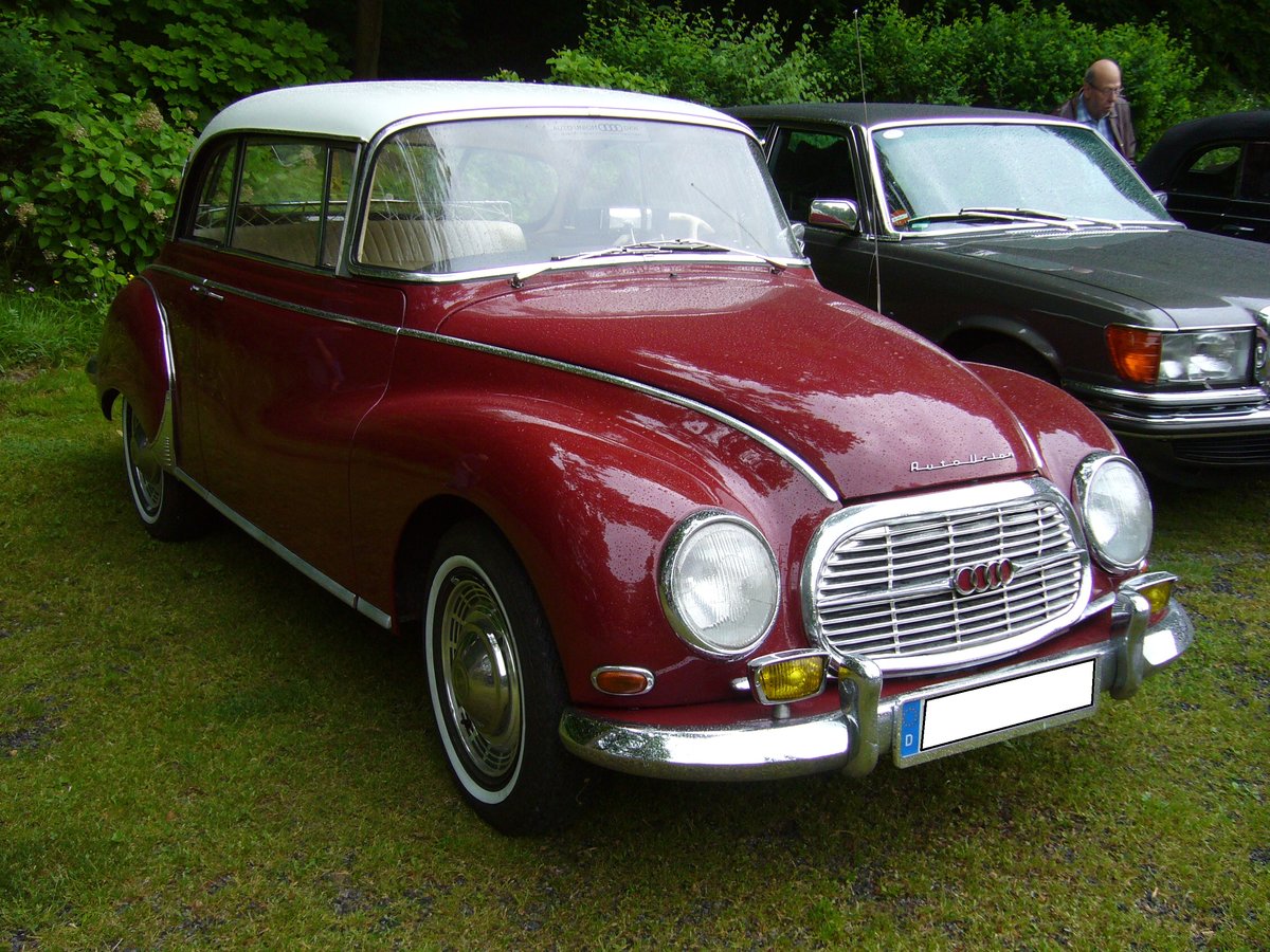 DKW Auto Union 1000 S Coupe. 1959 - 1963. Beim 1000 bzw. 1000S handelt es sich im Grunde um einen 3=6 mit einem auf 980 cm³ aufgebohrten Motor, der dann 50 PS leistet. Oldtimertreffen  Schwarzwaldhaus  Mettmann am 13.05.2018.