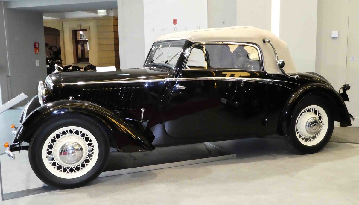 =DKW F 5 Front-Luxus Cabriolet, Bj. 1936, 2 Zyl., 684 ccm, 20 PS, gesehen im August Horch Museum Zwickau, Juli 2016. Zwischen 1935 - 1938 wurden von diesem Modell 3289 Stück gefertigt.