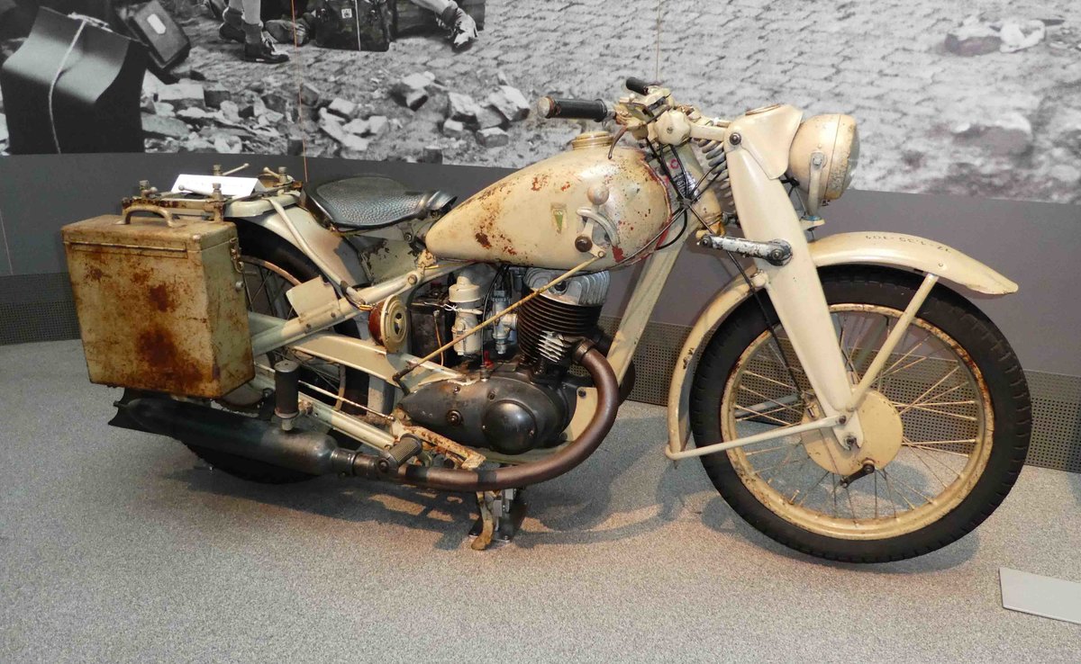 =DKW NZ350, Bj. 1945, 346 ccm, 11,5 PS, gesehen im August Horch Museum Zwickau, Juli 2016.