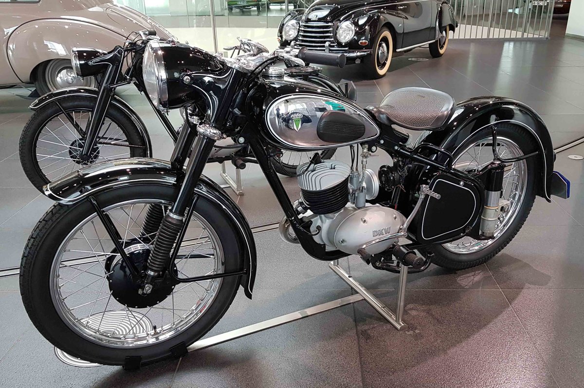 =DKW RT 250 HW, Bj. 1952, 11 PS, 244 ccm, ausgestellt im Audi-Museum Ingolstadt, 04-2019. In der Zeit von 1952 - 1953 wurden 34131 Exemplare dieses Motorrades gefertigt.