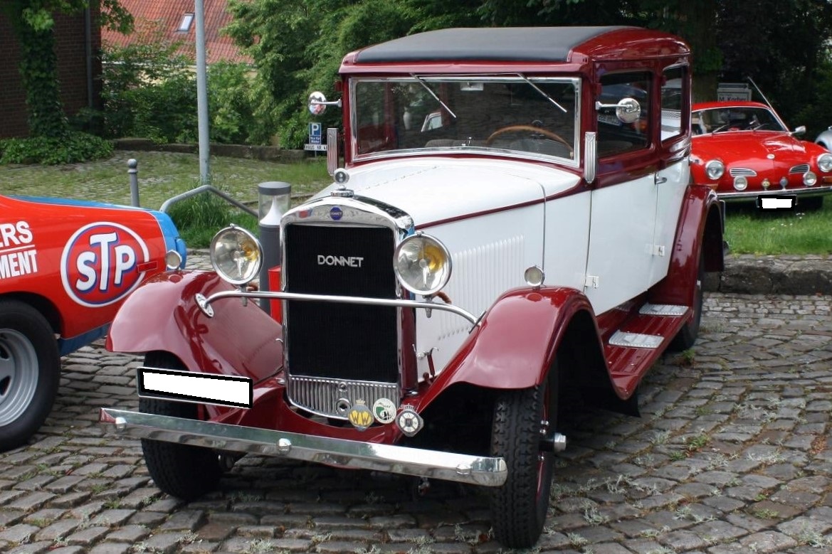 Donnet CL 7. Im Jahr 1928 ist Jerome Donnet knapp bei Kasse, da er gerade eine neue Fabrik hat bauen lassen. Ein neues, konkurrenzfähiges Modell fehlt in der Produktpalette. Die Lösung sollte der CL 7 sein, der im Jahr 1931 endlich bei den Händlern stand. Der CL 7 war in etlichen Karosserieversionen lieferbar, geriet aber mit einem Preis von 25.000,00 Francs um 7.000,00 teurer als ein Peugeot 201 der gleichen Größenordnung. Angetrieben wird der Wagen von einem Vierzylinderreihenmotor, der aus einem Hubraum von 1294 cm³ 24 PS leistet. Oldtimertreffen Bad Bentheim am 06.06.2021.
