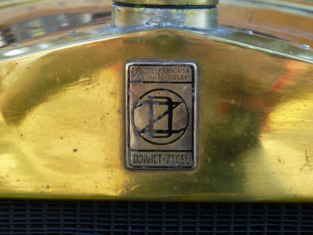 Donnet-Zedel Logo auf dem Kühler, aufgenommen am 29.08.2015