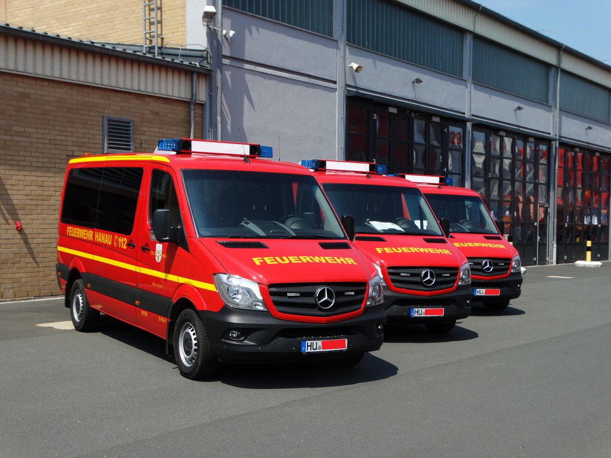 Drei neue Feuerwehr Hanau Mercedes Benz Sprinter MTW am 05.06.16 beim Tag der Offenen Tür