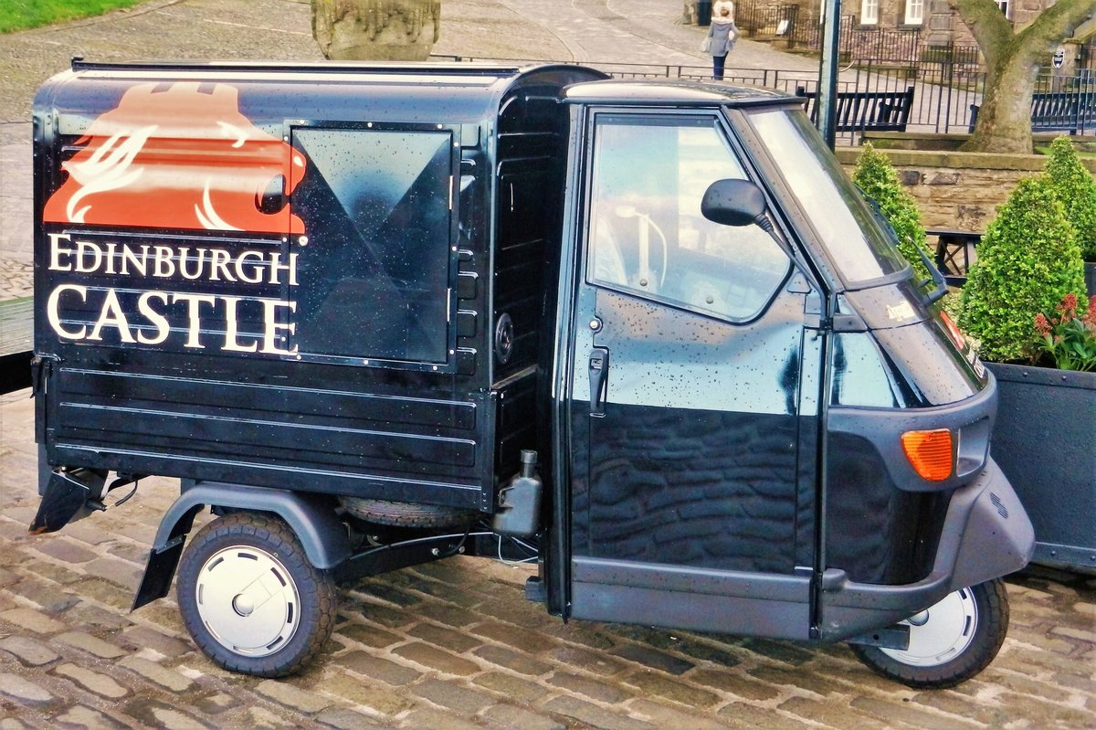 Dreirad Piaggio Ape 50, Dienstwagen vom Schloss Edinburgh. Aufgenommen am 12. November 2011 in Edinburgh, Schottland