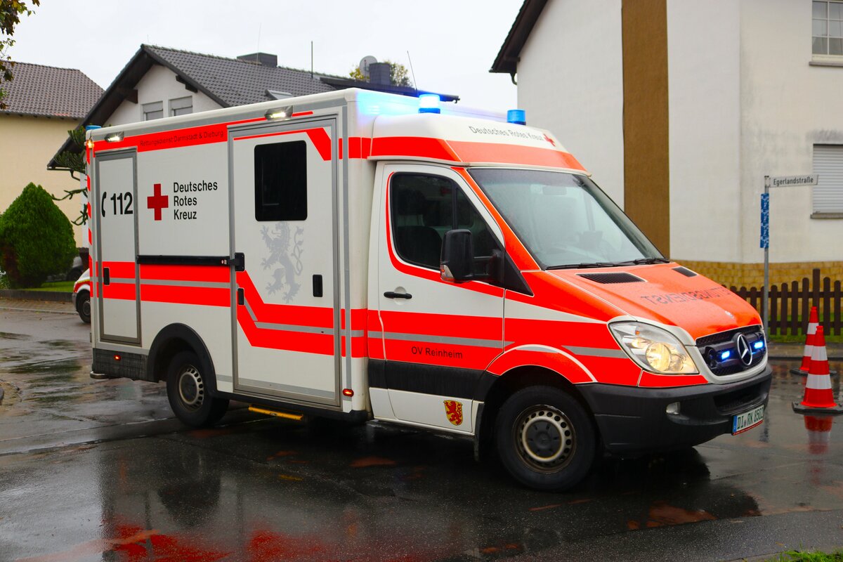 DRK Ortsverein Reinhheim Mercedes Benz Sprinter RTW am 28.10.23 bei einer Feuerwehrübung