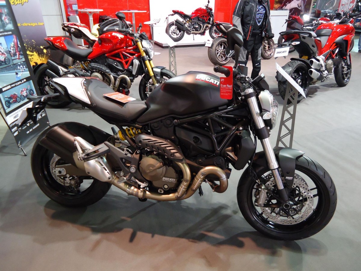 Ducati Monster 821 auf der International Motor Show in Luxembourg, 22.11.2015