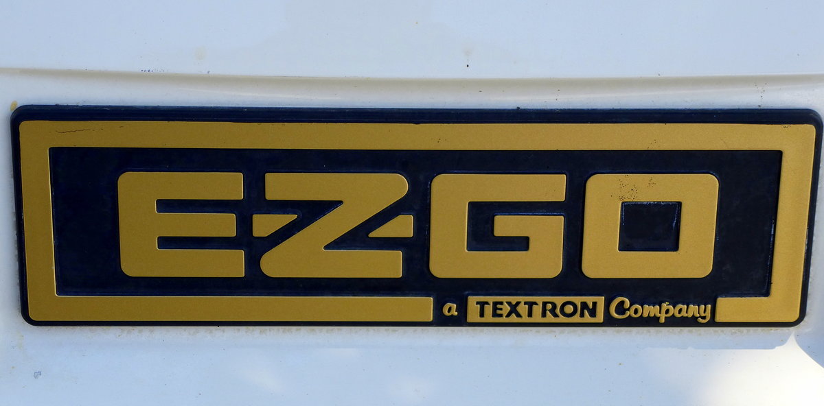 E-Z-GO, Logo an einem Golfcart, US-amerikanischer Hersteller von Golfcarts, Mehrzweck- und Nutzfahrzeugen, Aug.2016