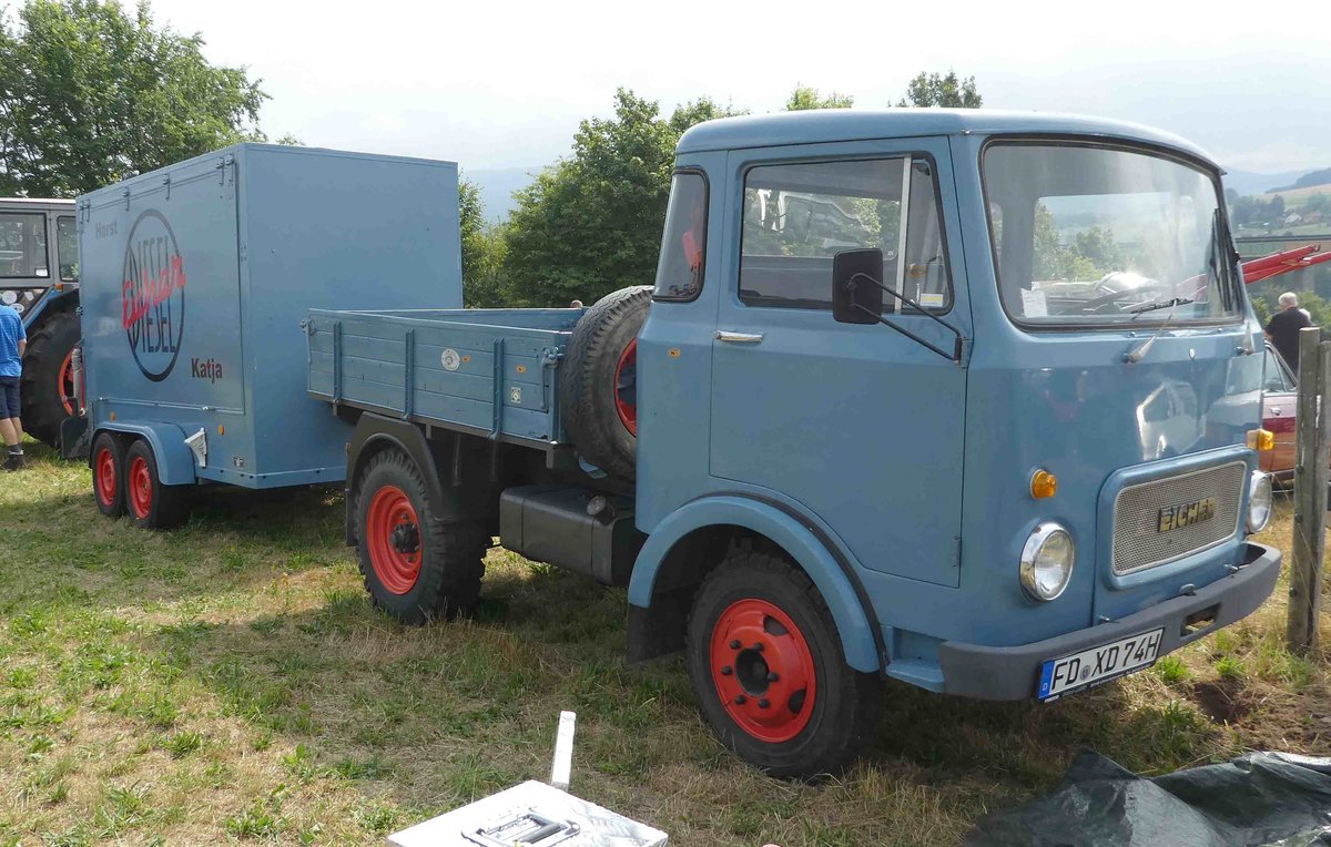 =Eicher FarmExpress mit Anhänger in Wagenfarbe, gesehen bei der Oldtimerausstellung in Uttrichshausen, 07-2019