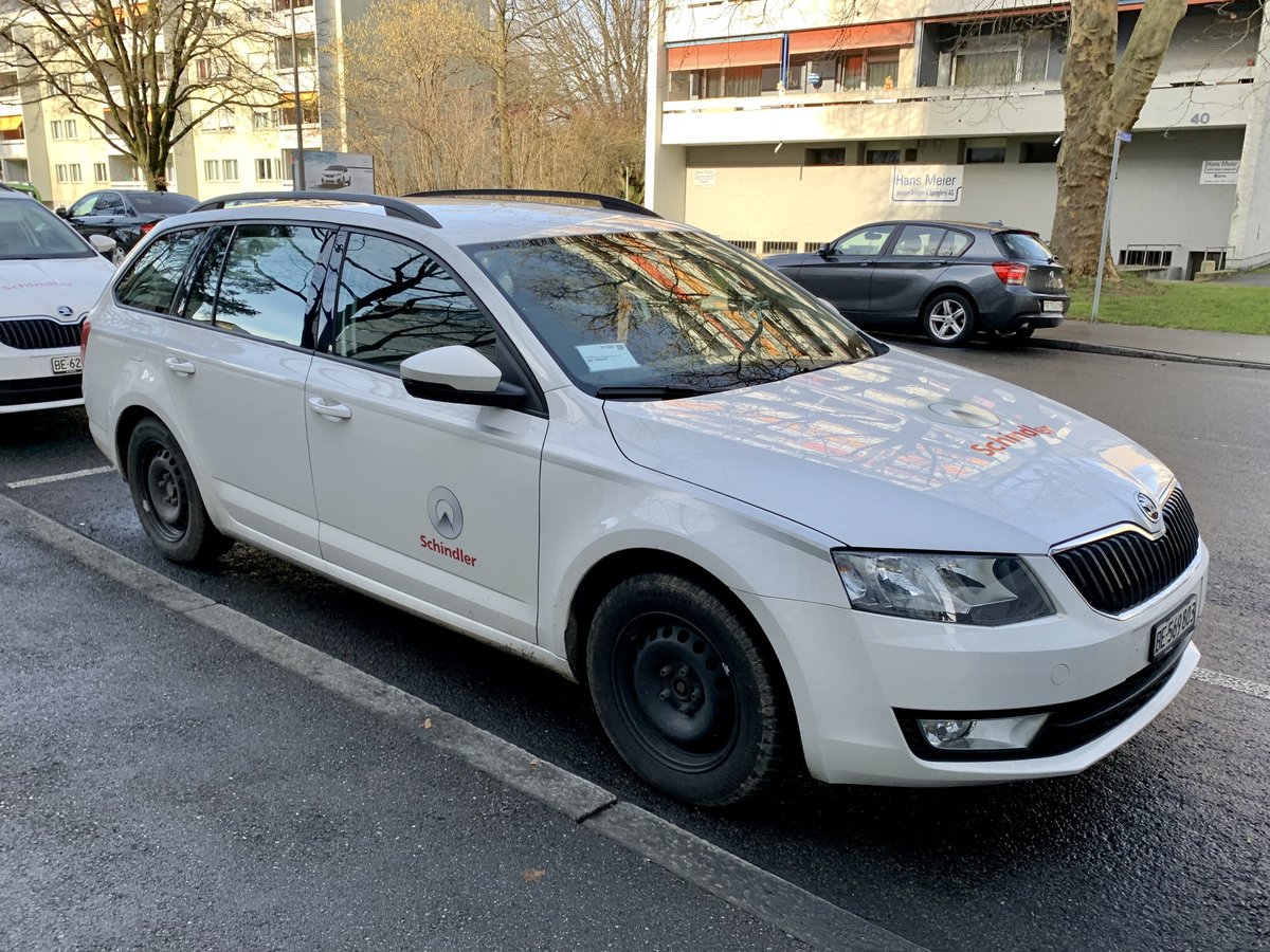 Ein Škoda Oktavia von Schindler Aufzüge am 30.1.2020 in Bern Bethlehem parkiert.
