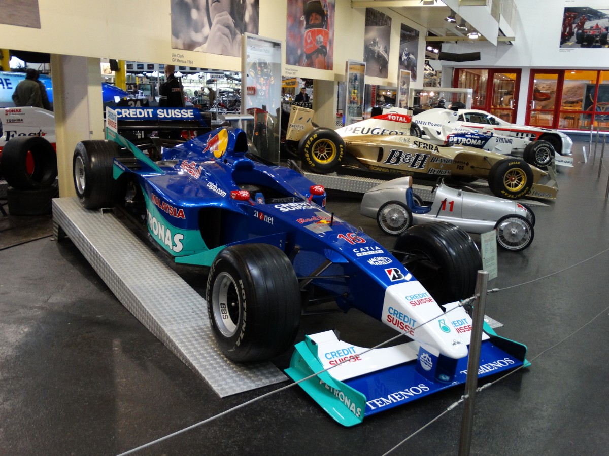 Ein alter Sauber Formel 1 Wagen am 11.11.14 im Technik Museum Sinsheim