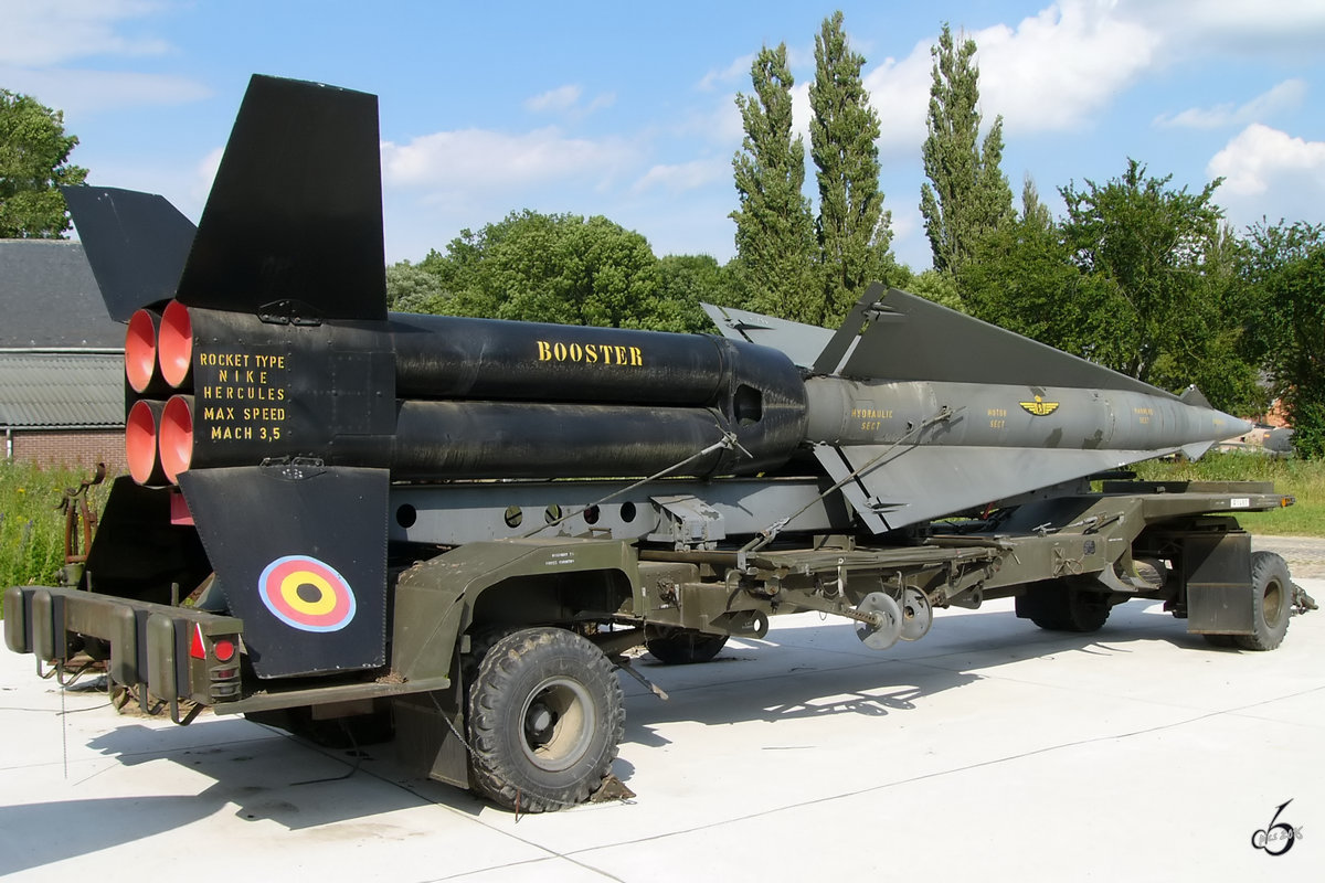 Ein Anhänger mit Nike Hercules Rakete der Belgischen Luftwaffe. (Historical Centre Beauvechain, Juni 2004)