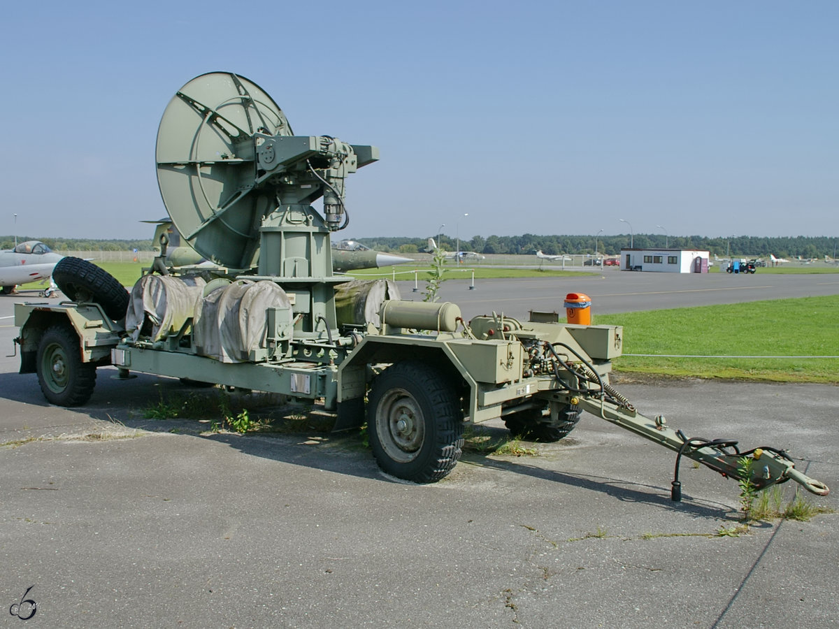 Ein Anhänger mit Radaranlage BWB 23342 ARTUS Typ ME 0632 GxJ/2 im Lufwaffenmuseum Berlin-Gatow. (August 2005)