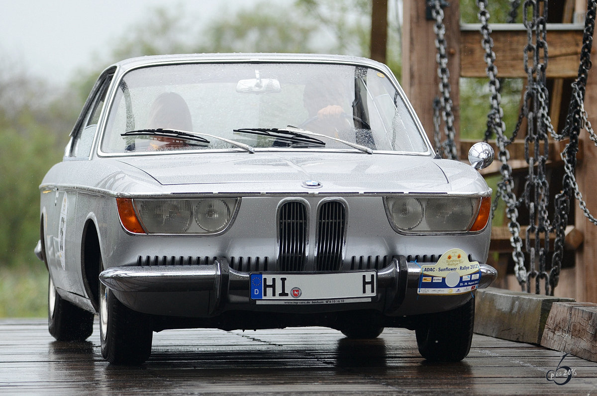 Ein BMW 2000CS im August 2012