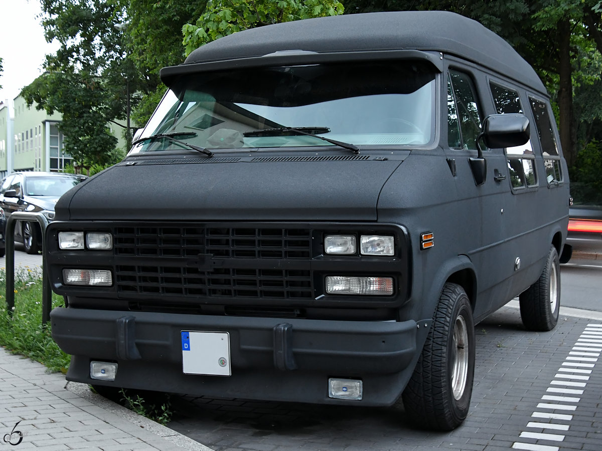 Ein Chevrolet Van Raptor steht im Juni 2018 in Dortmund.