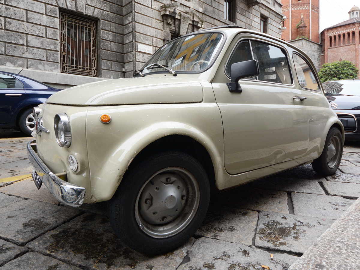 Ein Fiat 500 im Juni 2014 in Mailand.