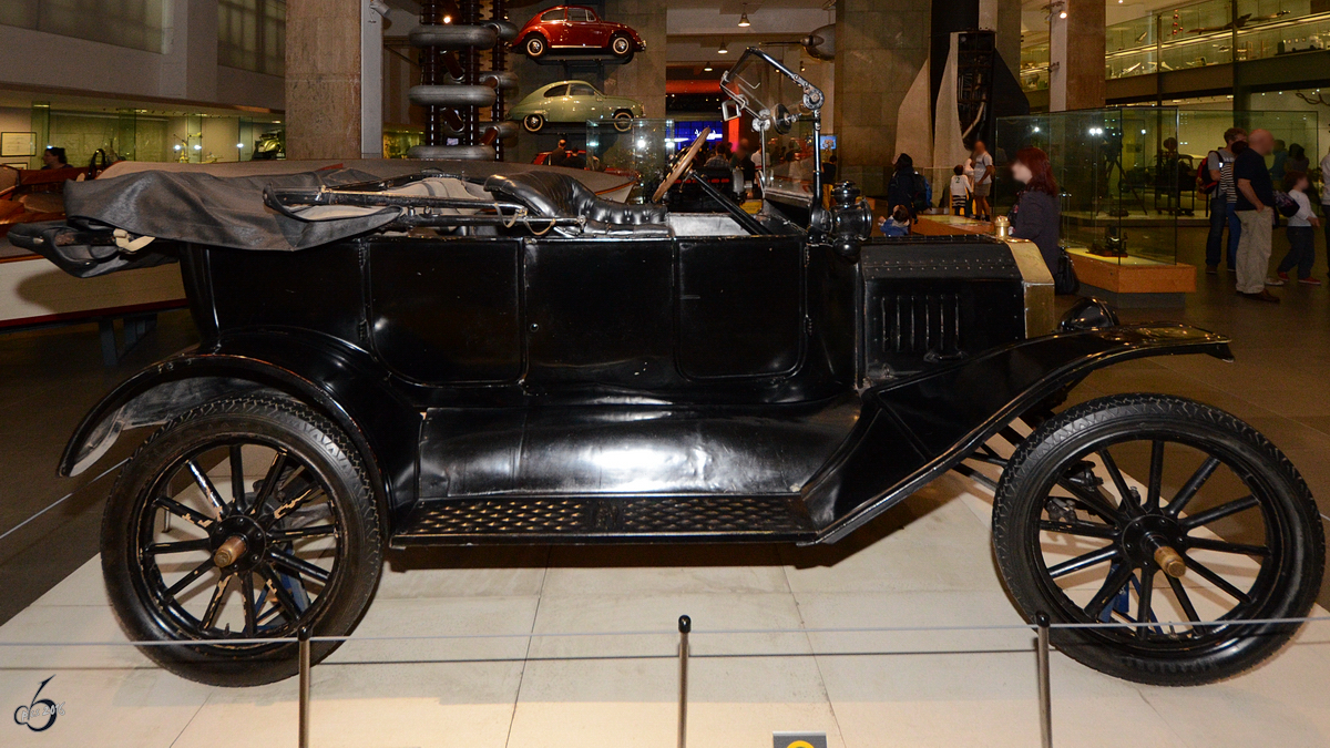 Ein Ford Modell T im Museum of Science in London (September 2013)