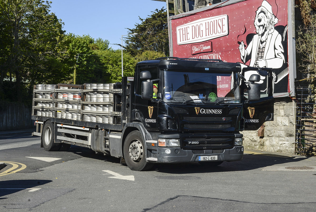 Ein Guiniess-Biertransporter Scania P250 in Howth (Irland). Aufnahme: 11. Mai 2018.