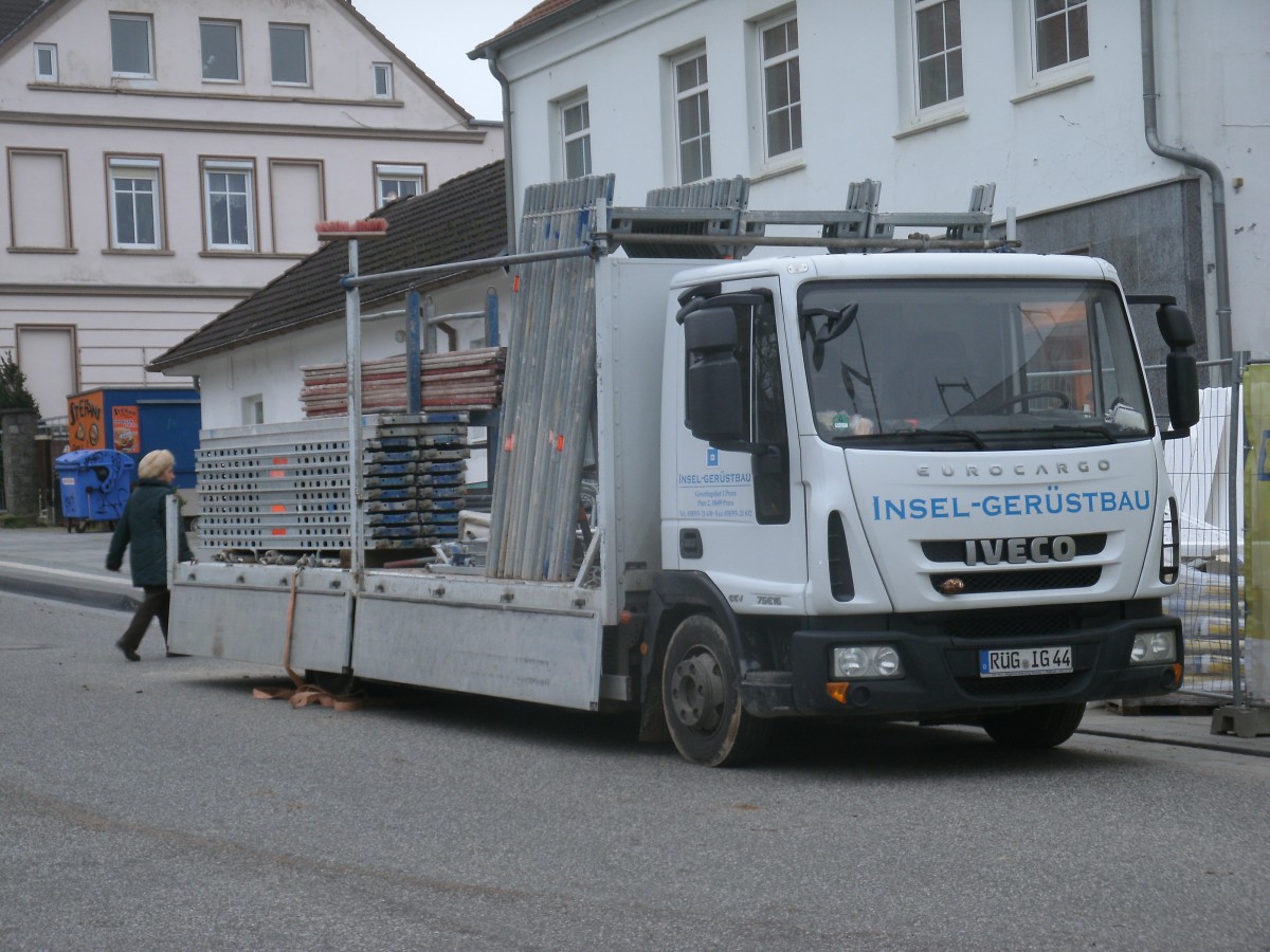 Ein IVECO von einer Rügener Gerüstbaufirma,am 13.Januar 2014,in der Innenstadt von Bergen/Rügen.