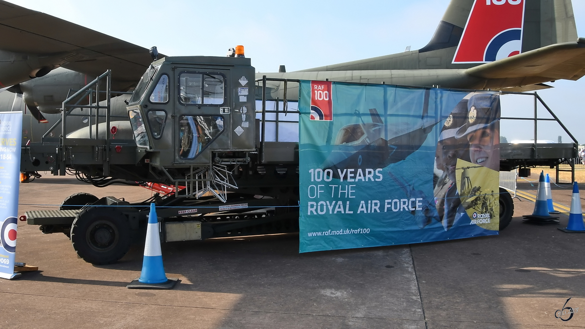 Ein Ladefahrzeug für Transportflugzeuge der Royal Air Force Mitte Juli 2018 in Fairford.