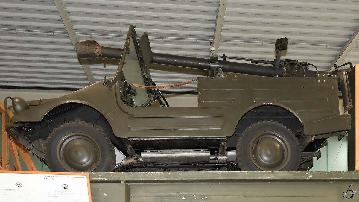 Ein LKW 0,25t gl (4 x 4) Auto Union/DKW F91/8 Munga mit einem Leichtgschütz 106mm M 40 A2 (US). (Wehrtechnische Studiensammlung Koblenz, August 2018)