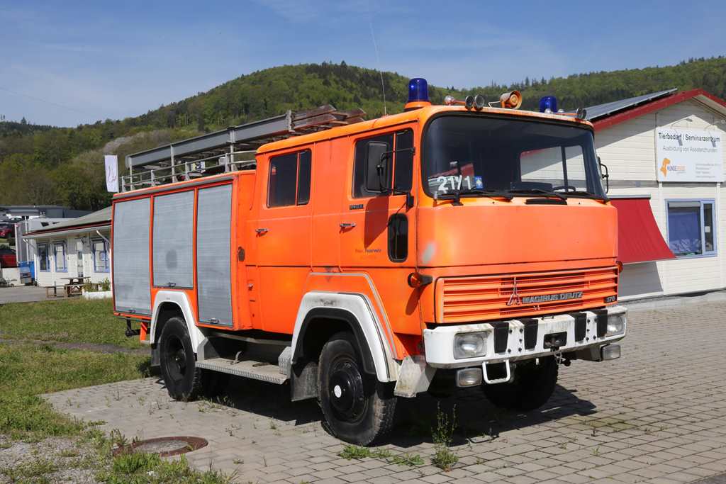 Ein Magirus Deutz Feuerwehrfahrzeug, ehemals Freiwillige Feuerwehr Pleinfeld, stand am 4.5.2023 am Stadtrand von Amorbach in einem Industriegebiet.