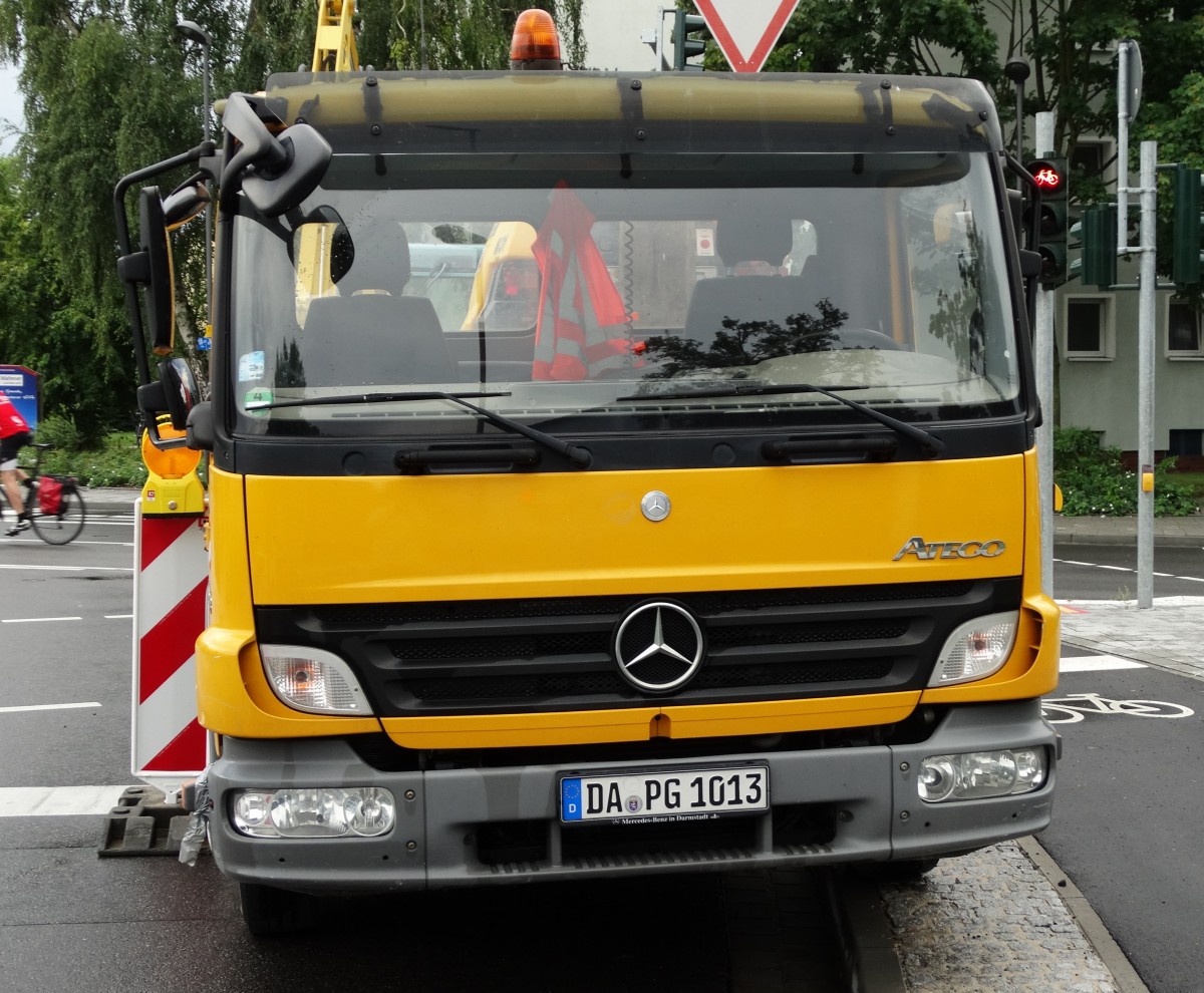 Ein Mercedes Benz Atego am 04.08.14 in Neu-Isenburg 