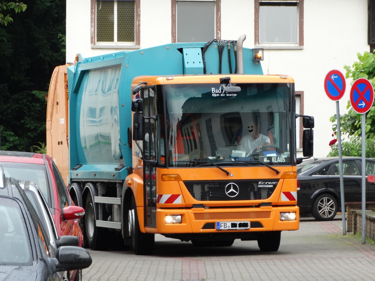 Ein Mercedes Benz Econic der Stadt Bad Vilbel am 04.06.14