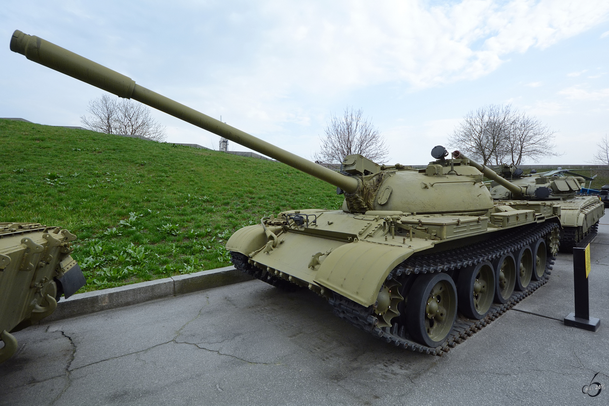 Ein mittlerer Kampfpanzer T-55 im Nationalen Museum der Geschichte der Ukraine im 2. Weltkrieg. (Kiev, April 2016)