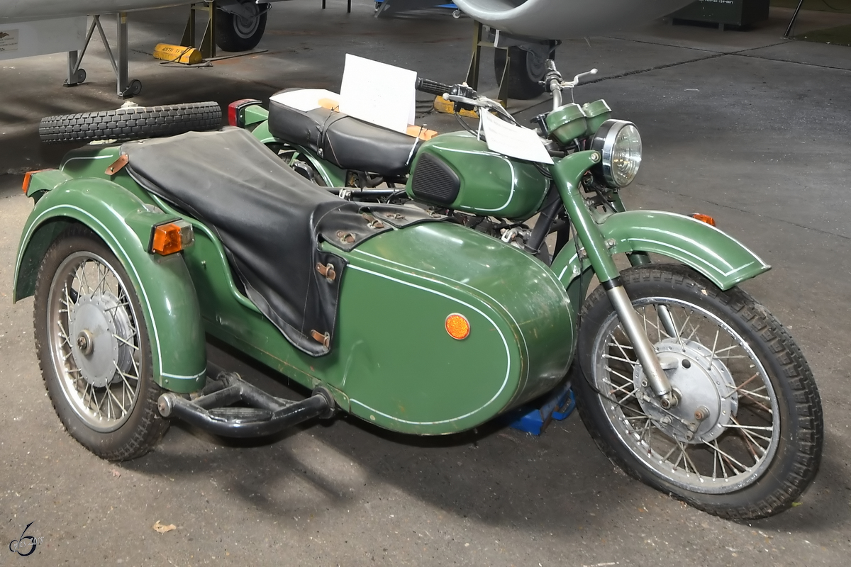 Ein Motorrad Dnepr MT 11 mit Beiwagen Anfang Juni 2018 im Verteidigungs- und Garnisonsmuseum Aalborg.