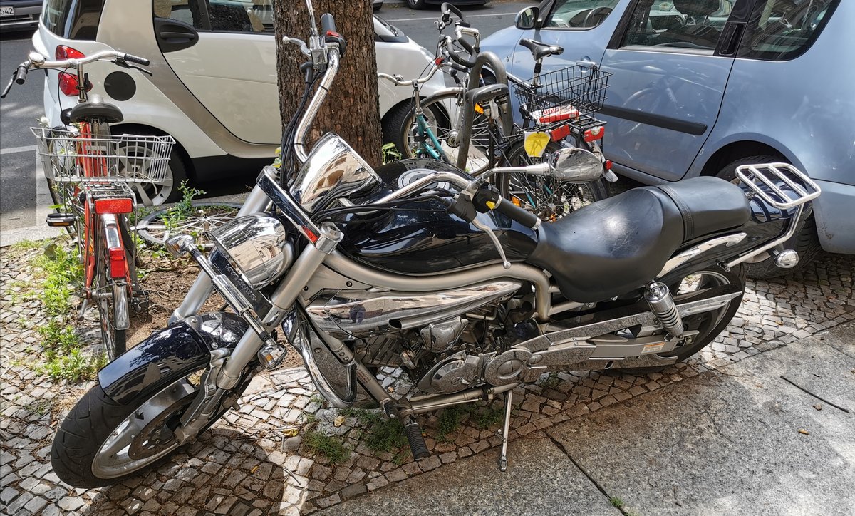 Ein Motorrad von HYOSUNG. Gesehen am 12.06.2020 in Berlin.