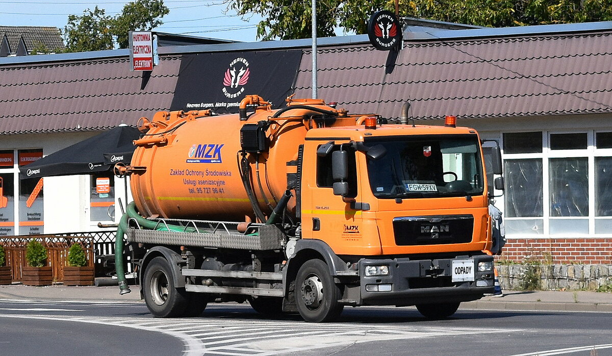 Ein polnisches Unternehmen mit einem MAN TGM 15.250 Abwasserentsorgungsfahrzeug am 05.09.23 Kostrzyn nad Odrą (Polen).