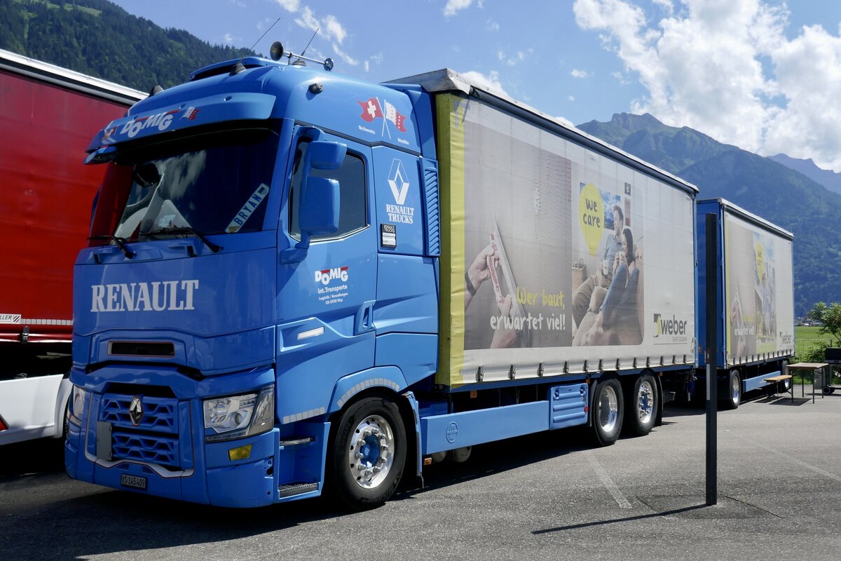 Ein Renault Hängerzug von Domig Transporte am 26.6.22 beim Trucker Festival Interlaken.