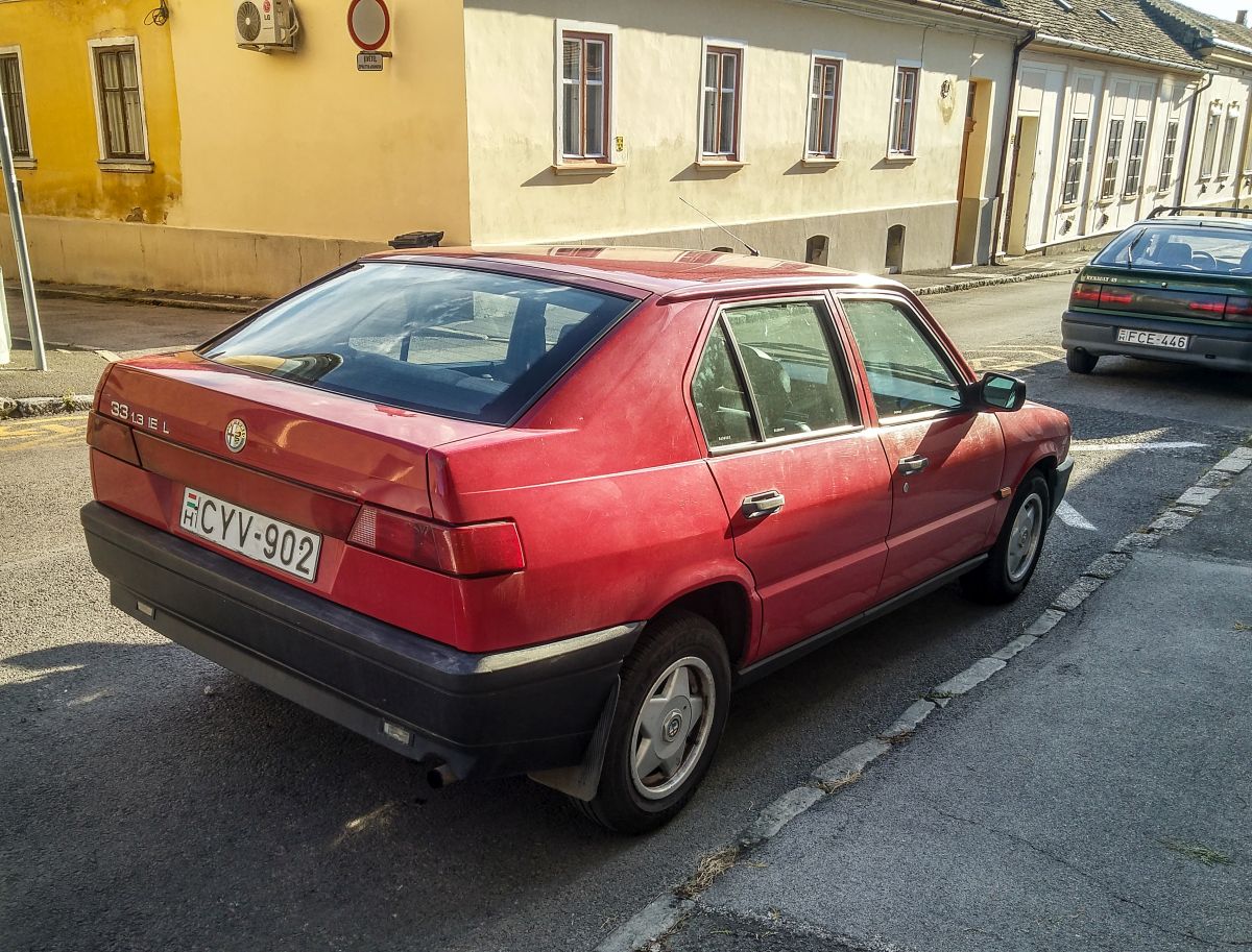 Ein schon seltener Alfa-Romeo 33 (Rückansicht). Aufnahme: August: 2020.