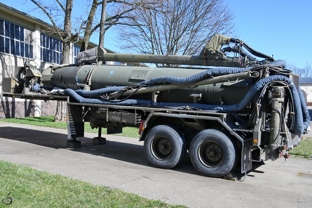 Eine MGM-31A Pershing 1A Rakete auf einem Sattelzugauflieger im Militärhistorischen Museum der Bundeswehr. (Dresden, April 2018)