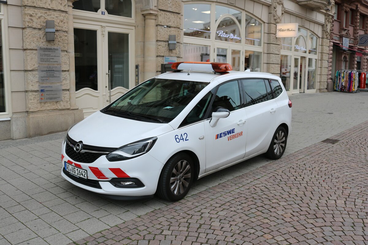 ESWE Verkehr Opel Zafira am 17.08.21 in Wiesbaden 