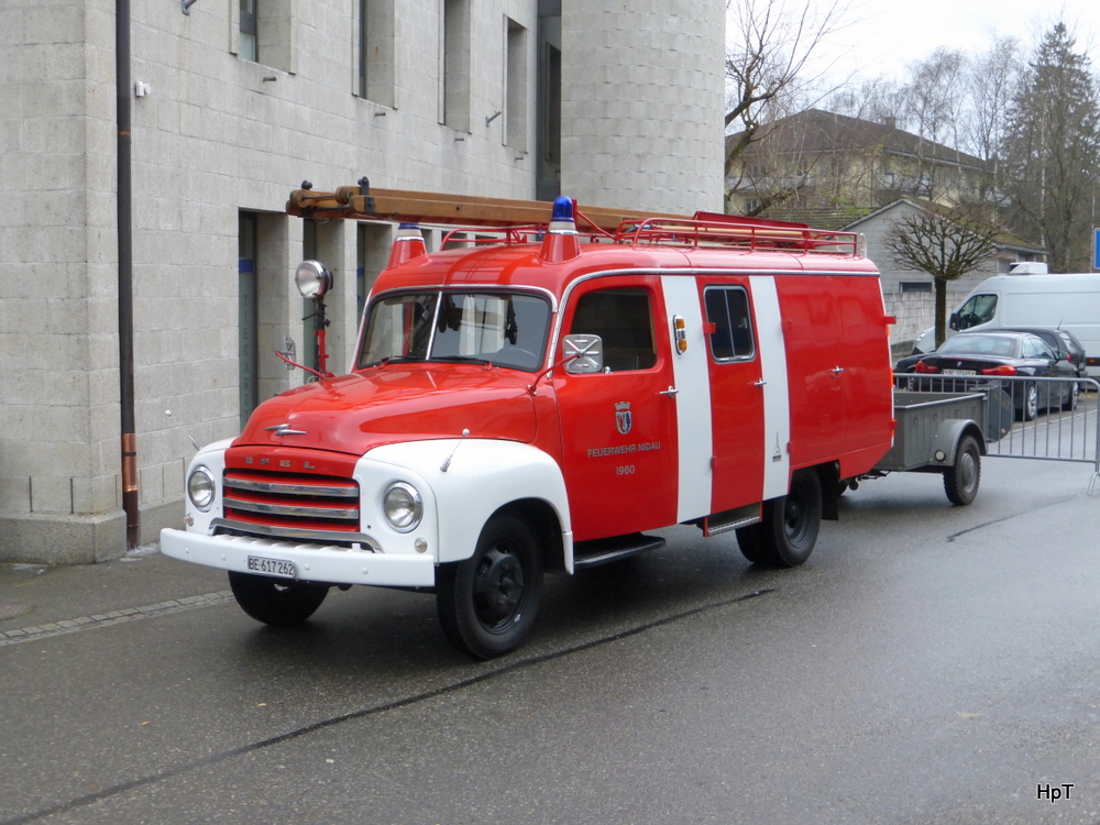 ex Feuerwehr Nidau - Opel Magirus von 1960 am Weihnachtsmarkt in Nidau am 14.12.2014