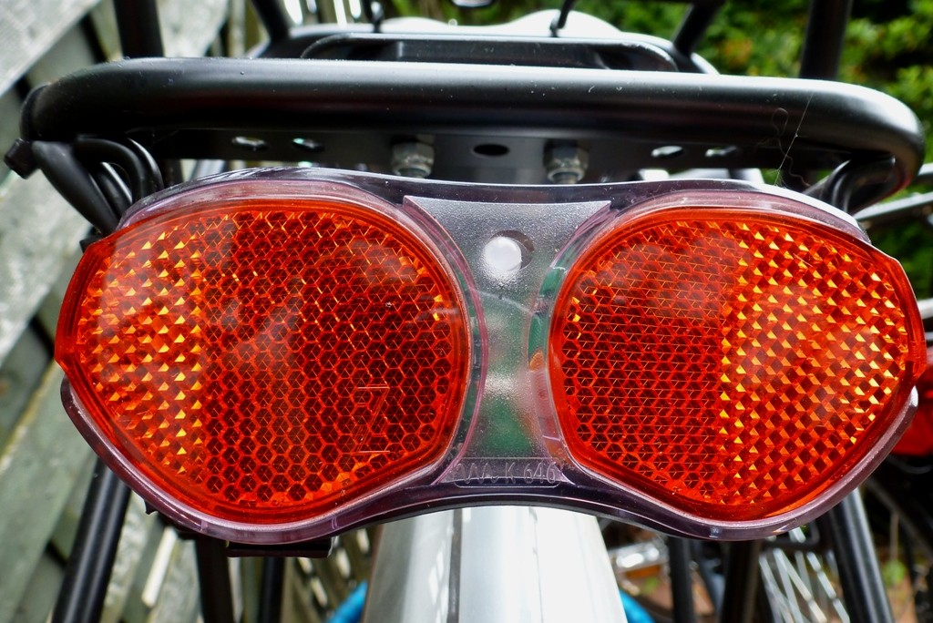 Fahrrad Rcklicht mit LED Standlichtfunktion und 2 groen Rckdtrahlern 
typ PICADILLY 