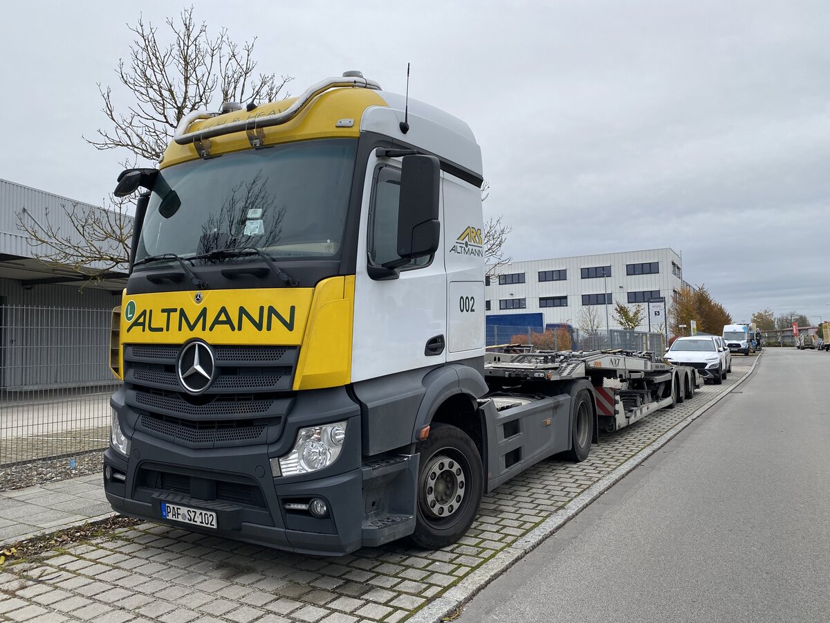 Fahrzeugtransporter von Altmann in Dachau, November 2021