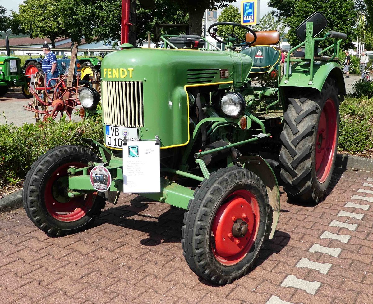 =Fendt Dieselross, Bj. 1959, 24 PS, ausgestellt bei der Traktorenausstellung  Ahle Bulldogge us Angeschbach oh Lannehuse  in Angersbach im Juni 2018