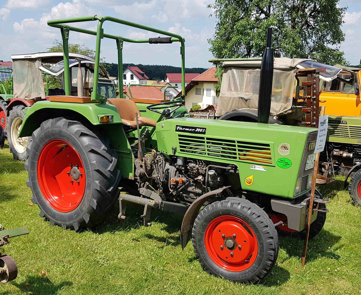 =Fendt Farmer 200 S, Bj. 1978, 35 PS, gesehen im Juni 2023 in Hünfeld-Dammersbach.