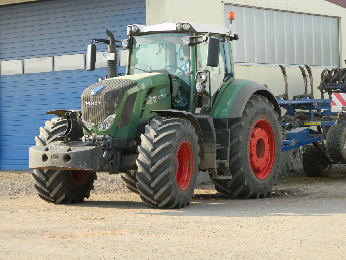 Fendt-Traktor 828 Vario mit 6 Ltr. Hubraum und 276 PS am 03.10.2014